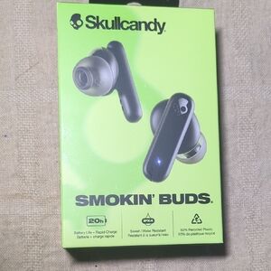 Skullcandy Smokin' Buds in Black and Green NOW ONLY $20